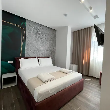 Llanaj Hotell