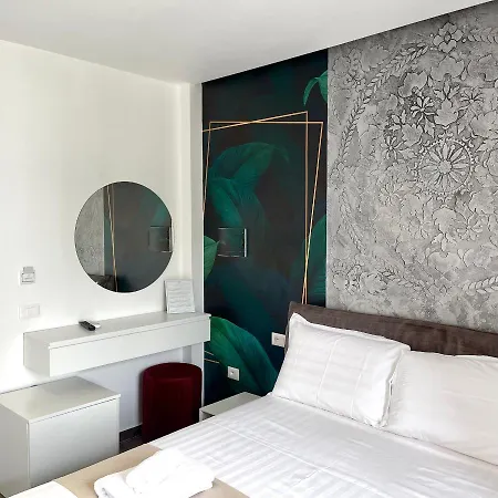Llanaj Hotell *